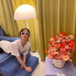 블핑 제니 지인들한테 선물 보내는 중인가봄