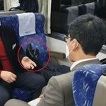 오늘 기차에서 <b>인간말종</b>을 봤습니다.