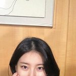 수지 뭔가 아는 눈치.jpg