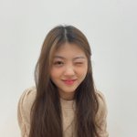 이 둘중에 누가 더 어려<b>보임</b>?