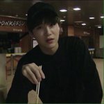 <b>아미</b>..들아 <b>방탄</b> 슈가 민윤기 이 사진 언젠지 알아?