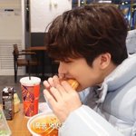 오늘 트레저 5억짜리 뮤비 공개하는 거임? ㅋㅋ