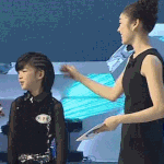 퀸연아에게 쓰담쓰담을 받던 꼬맹이