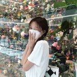 아이돌이 찍은 꽃으로 알아보는 <b>SNS</b> 취향