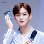볼 때마다 <b>감탄</b>하게 되는 아이돌