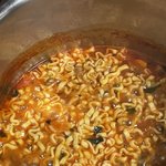 라면 끓이는 중