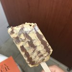 화장실에서 아이스크림 쳐먹는<b>중임</b>