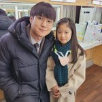 <b>아역</b> 배우 구두 데워 준 배우