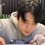 [더보이즈] 장갑까지 끼고 야무지게 먹네