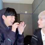 [더보이즈] <b>김</b><b>앵</b>훈 왤케 바보같이 웃는 거임??