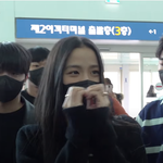 [스타일대결] 블랙핑크 지수, 파리 <b>출국</b>··· '지금 영로가 갑니다.