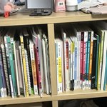 책꽂이보면 약간 <b>뿌듯</b>함