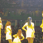 [모두드루와] 무대위에서 팬서비스하는 장원영.gif