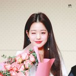 따뜻한 <b>봄날</b>의 봄꽃 같은 아이돌