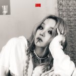 아이들 포토 왜 애매하게 2010년대 <b>초반</b>쯤 느낌이지 싶었는데