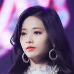 <b>화려</b>해도 전혀 부담스럽지 않은 미모