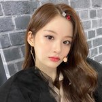 설윤이 오늘 뮤뱅 셀카 <b>핵</b><b>존</b>예