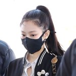 오늘자 제니 파리 출국 <b>새침</b>한 고양이 같음ㅋㅋㅋㅋㅋ