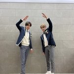 아니 <b>리노</b> 뭔 하이힐을 신었냐