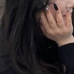 나 이거 손 뚱뚱해보이냐..