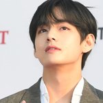 뷔 되게 <b>화려</b>하게 잘생겼는데