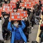 근데 연<b>옌들</b> 선거날에 옷 일부러