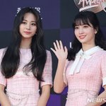 트와이스 <b>쯔위</b>와 모모.JPG