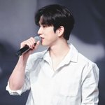 <b>본업</b>하는 아이돌
