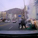 택시기사와 세 고교생 승객이 화재 진압