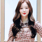 <b>설윤</b>이 겁나 예쁘다
