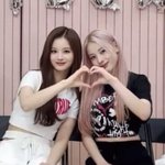 [모두드루와] <b>설윤</b> 지니 둘이 얼굴합 지리는듯