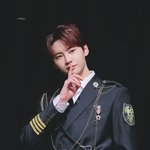 팬사 때마다 팬들이 의상 챙겨주는 남돌