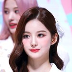 와 <b>설윤</b>은 진짜….. 사람임??