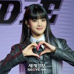 <b>민니</b> 왤케 잘생겼냐