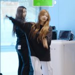 <b>중국눈치</b>보느라 닝닝 나이키신발에 모자이크하는 한국기획사