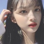 [모두드루와] <b>설윤</b> 자기 과거사진 품...미친거아니야?