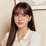 안경 쓴 자윤이라니