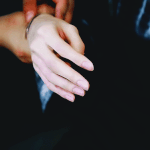 [모두드루와] 김우석 손 진짜 예쁘다