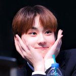 과즙이 떨어질 듯한 눈빛 <b>미남</b>