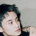 나 이거 보고 다시금 나의 최애 고르는 눈깔이 <b>여전</b>하다는 걸 느낌