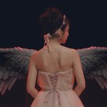 근데 조이 이 <b>날개</b> 씬