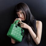 수지 <b>뱅</b>헤어 하고 화보 찍었음