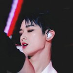 크게 <b>동요</b>하지 않는 차분한 분위기