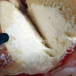 요즘 나의 최애 딸기우유크림<b>도넛</b>