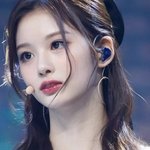<b>설윤</b>은 눈이 ㄹㅇ 보석임