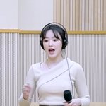 <b>슈화</b>가 입은 옷 뭐라 해?