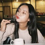 <b>먹방</b> 보여주는 여돌