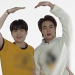 윤기 석진이랑 있으니까 ㄹㅇ 동생같네