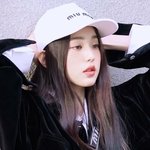 장원영 볼캡 너무 좋음