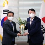 尹 “곧 대통령 찾아뵐 것” 이철희 “당선인은 선거가 체질 같다”